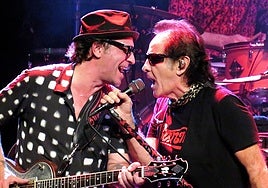 El guitarrista Nico Álvarez y Johnny cara a cara.