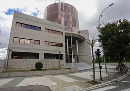 Exterior de la comisaría de la Ertzaintza en Vitoria.