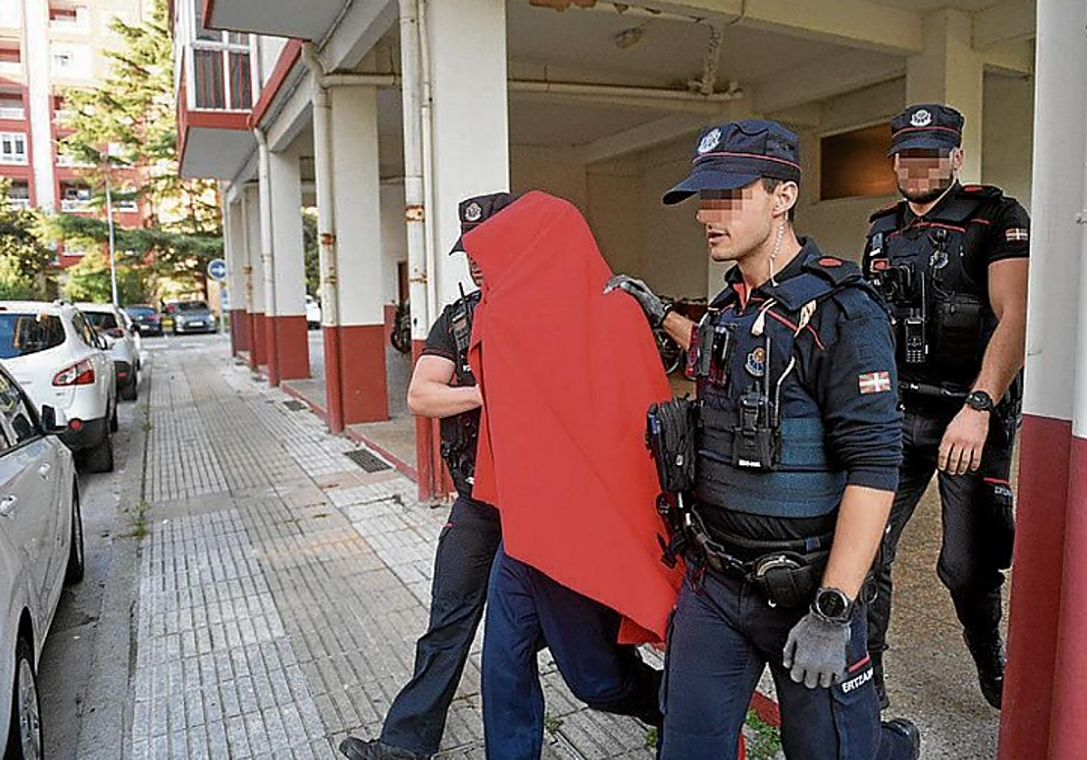 EH Bildu critica que la Ertzaintza desvele el origen de los detenidos y carga contra Zupiria: «La extrema derecha fascista le condiciona»