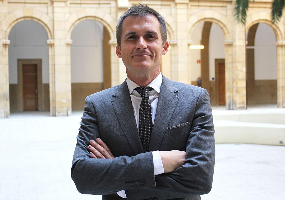 Mancisidor es profesor de Derecho Internacional Público y ha trabajado para organismos de la ONU.