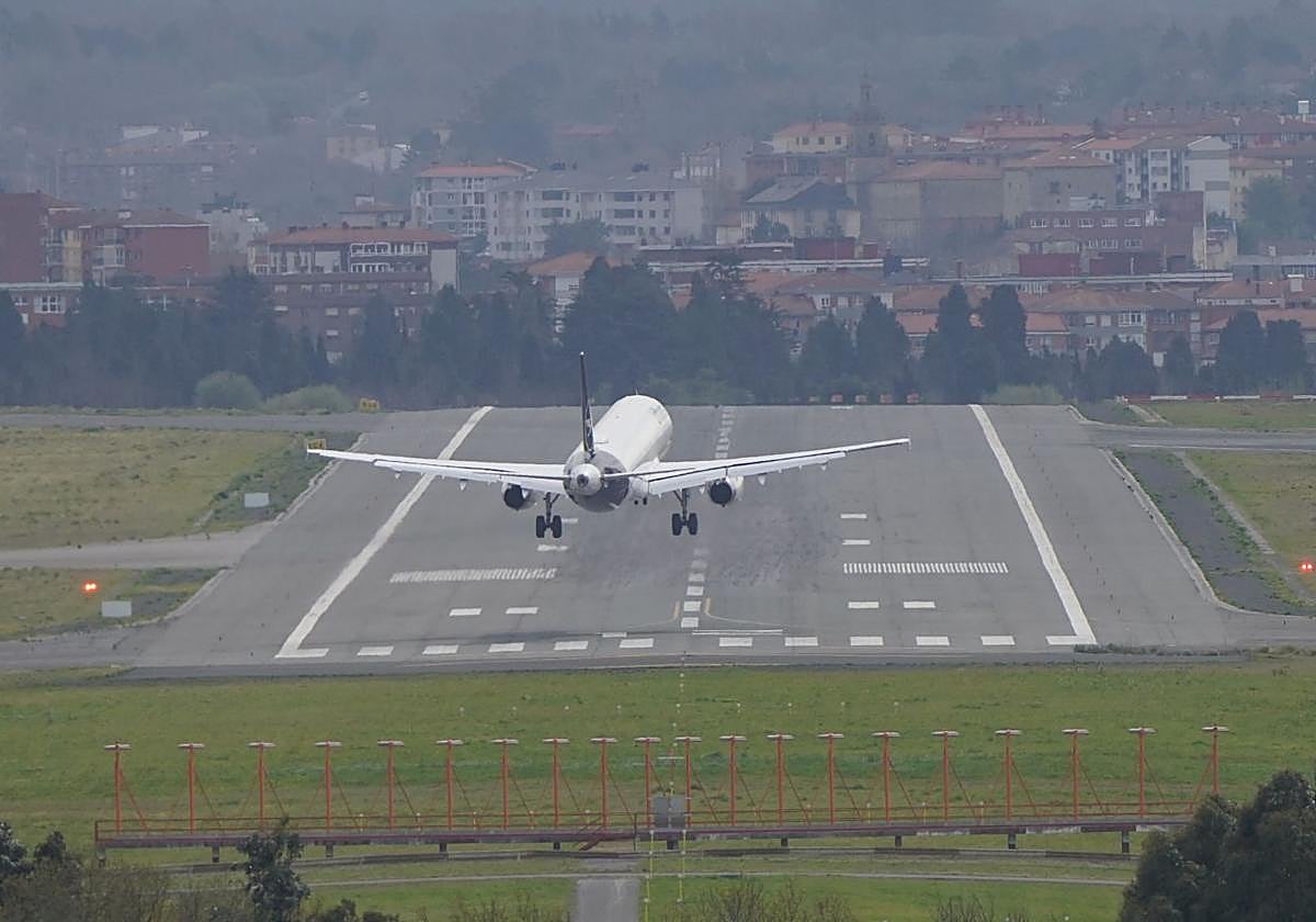 El viento azota Loiu: 300 pasajeros regresan a Barcelona por segunda vez