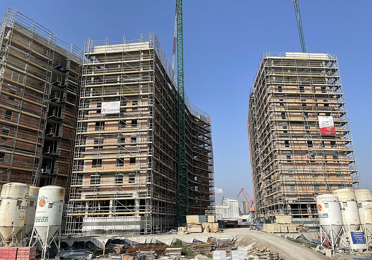 El plan del Gobierno vasco plantea levantar nuevos pisos sobre los levantes de edificios de VPO ya construidos.