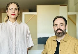 Leire y Haritz, la pareja de Leioa que crea los cuadros para las casas más elegantes de Bizkaia