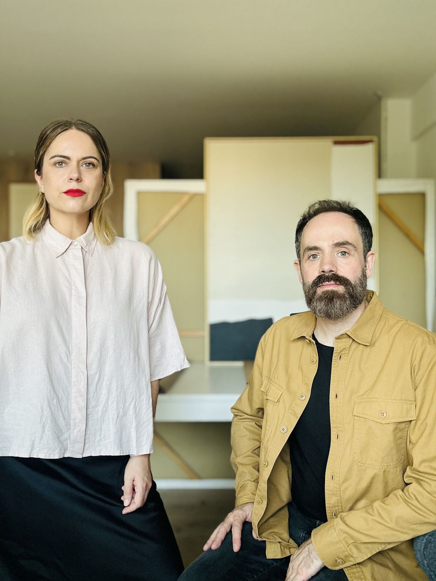 Leire y Haritz, la pareja de Leioa que crea los cuadros para las casas más elegantes de Bizkaia