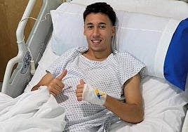 Sonriente tras la operación.