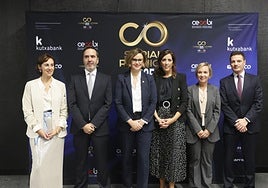 Kontxi Claver, Javier Hurtado, Elixabete Etxanobe, María López Negrete, Ainara Basurko y Mikel Gómez.