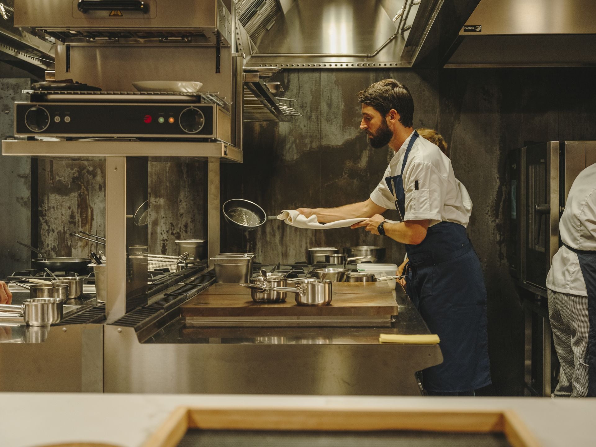 El restaurante vasco donde hasta el postre lo hacen a la brasa