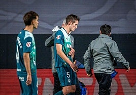 Pacheco se retira lesionado.