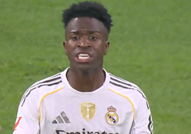 El tremendo enfado de Vinicius al ser sustituido en el clásico: «¿Yo?»