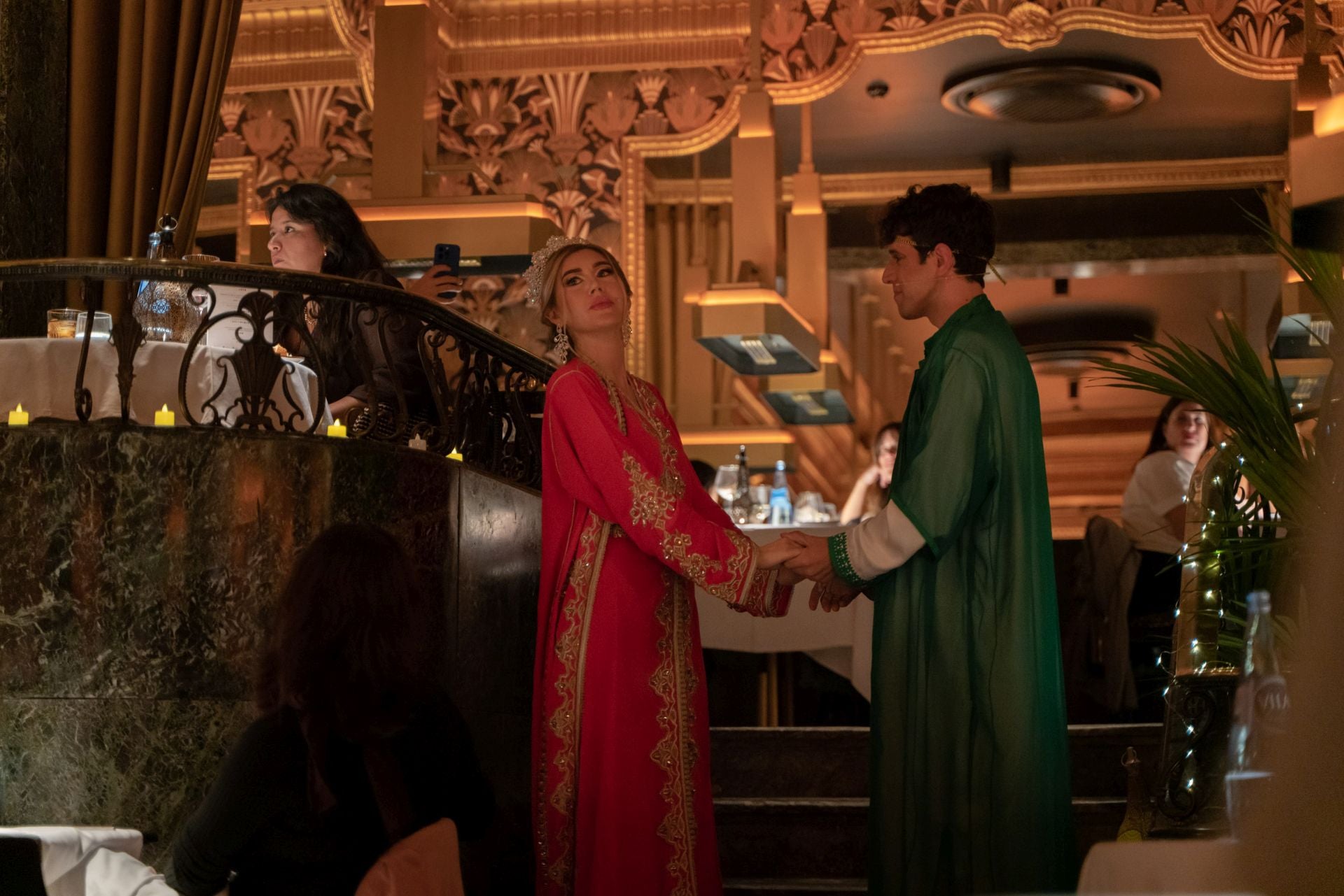 Acrobacias, danza del vientre... llegan las cenas temáticas a este restaurante de Bilbao