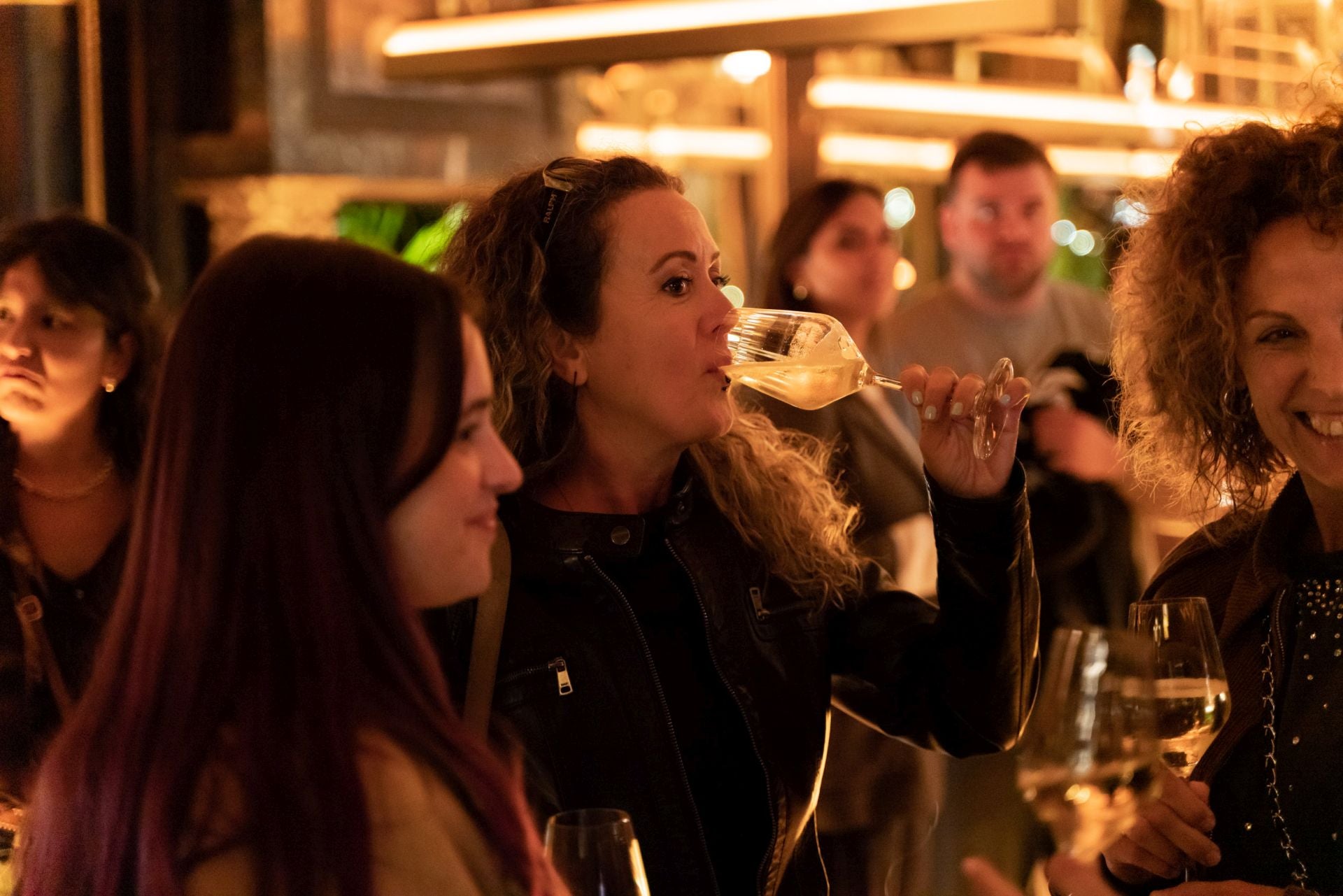 Acrobacias, danza del vientre... llegan las cenas temáticas a este restaurante de Bilbao