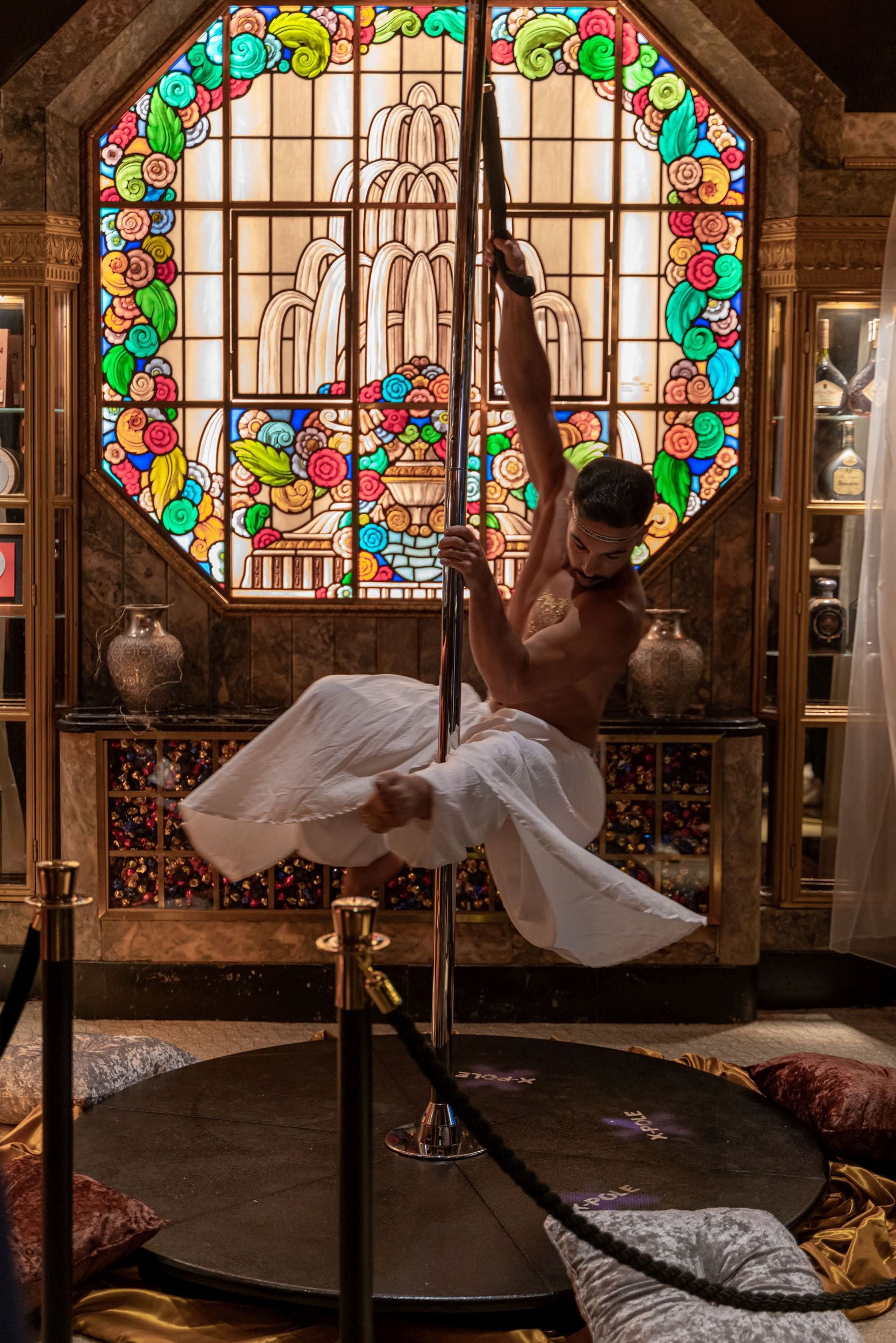 Acrobacias, danza del vientre... llegan las cenas temáticas a este restaurante de Bilbao