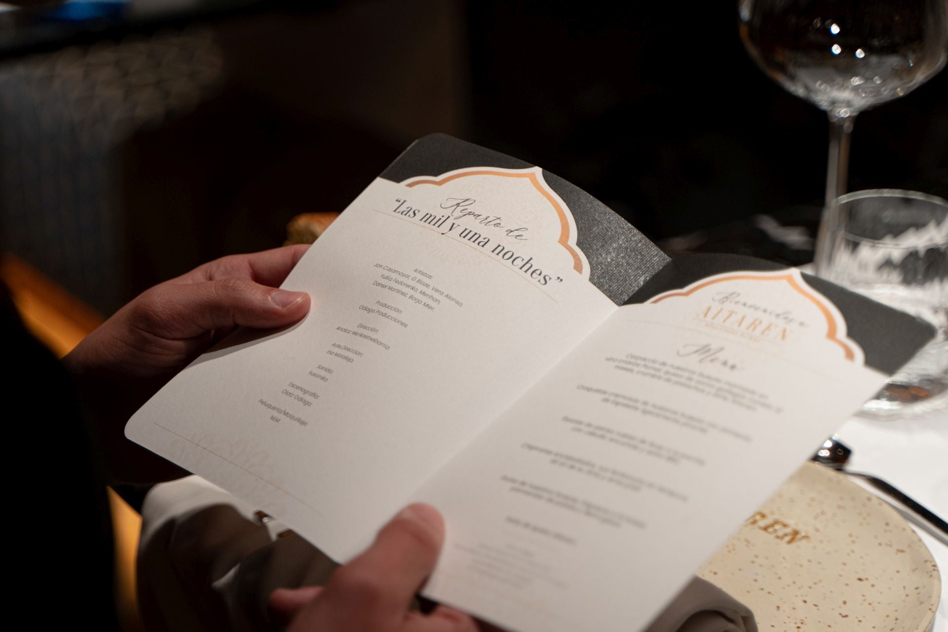 Acrobacias, danza del vientre... llegan las cenas temáticas a este restaurante de Bilbao