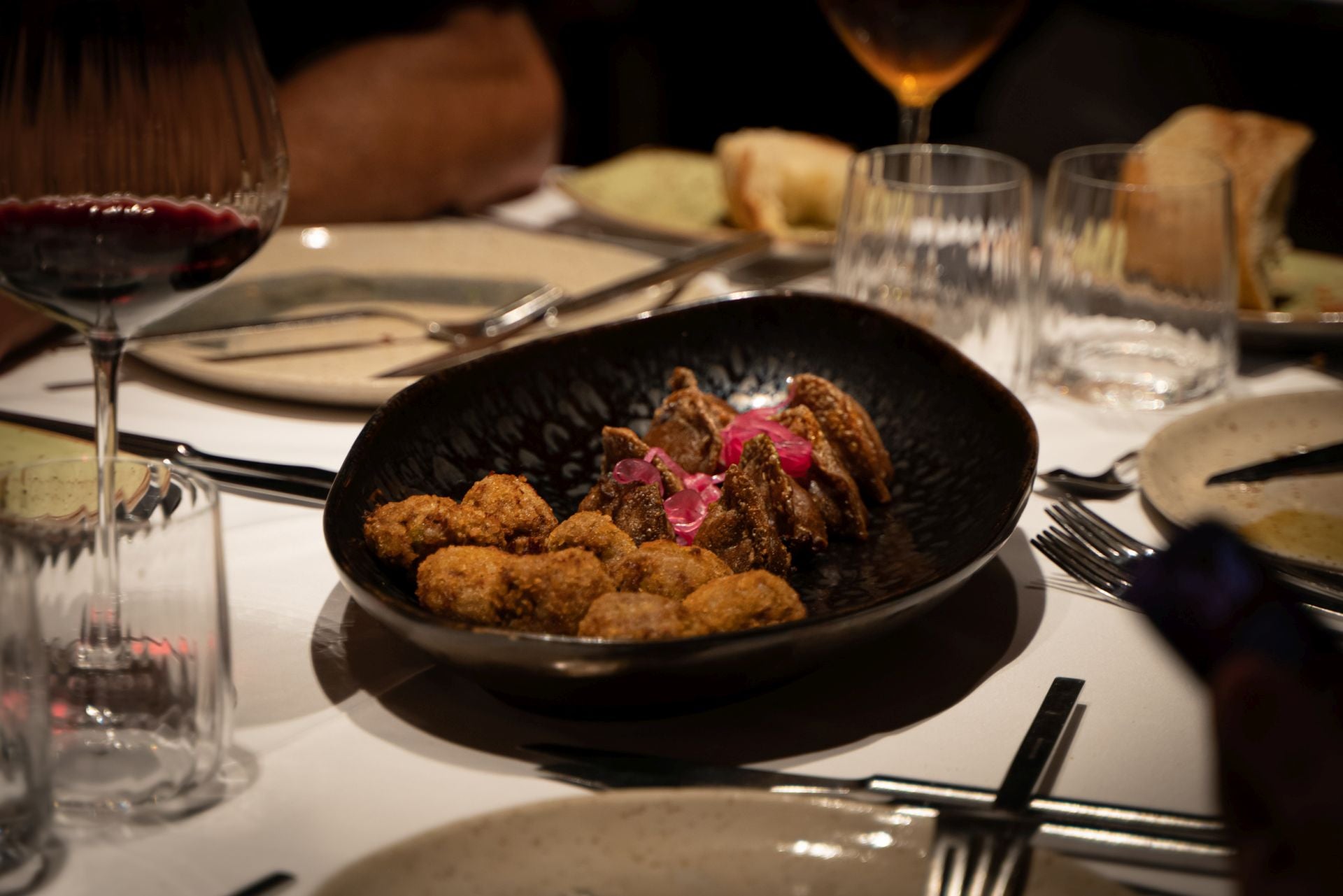 Acrobacias, danza del vientre... llegan las cenas temáticas a este restaurante de Bilbao