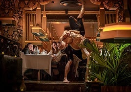 Acrobacias, danza del vientre... llegan las cenas temáticas a este restaurante de Bilbao.