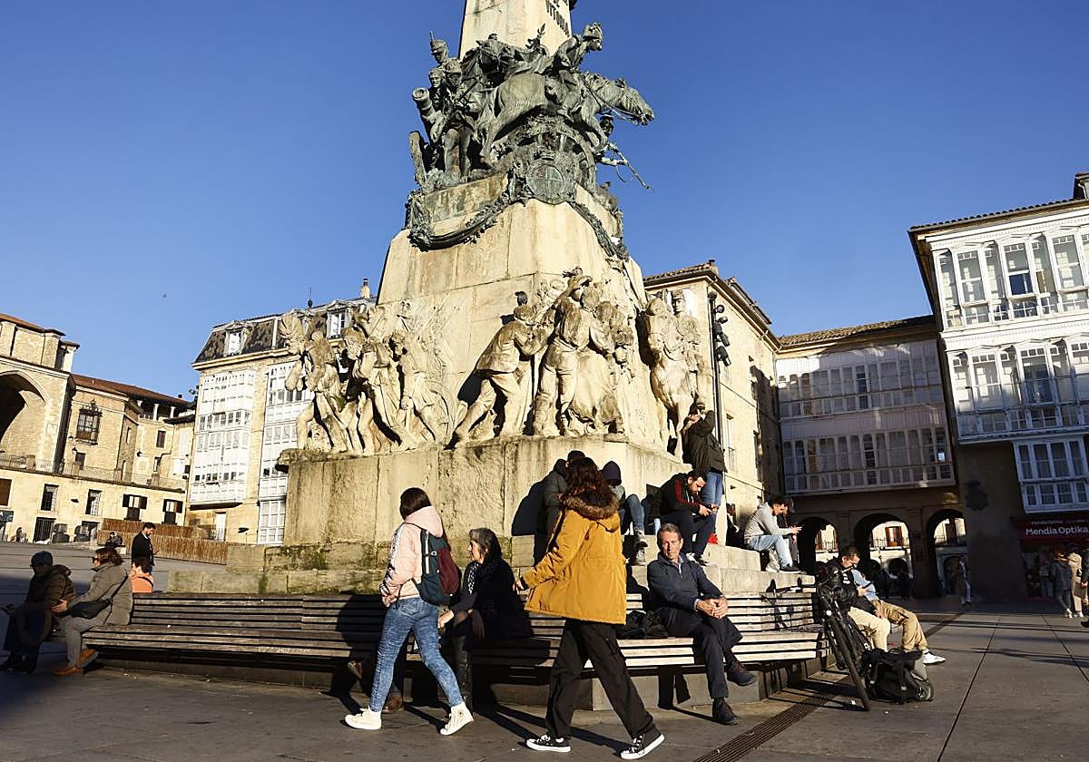 La distancia de la Virgen Blanca a Olárizu es de unos 22 minutos.