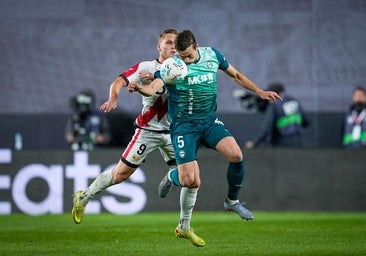 La lesión de Pacheco obliga al Alavés a reinventarse en defensa