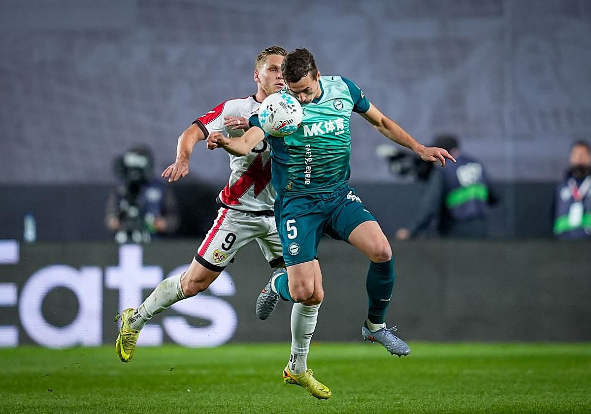 Pacheco se adelanta a Alemao.