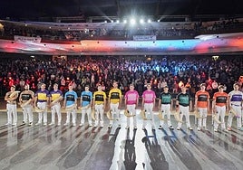 Los puntistas participantes en el Winter Series, con el frontón Jai Alai abarrotado a sus espaldas.