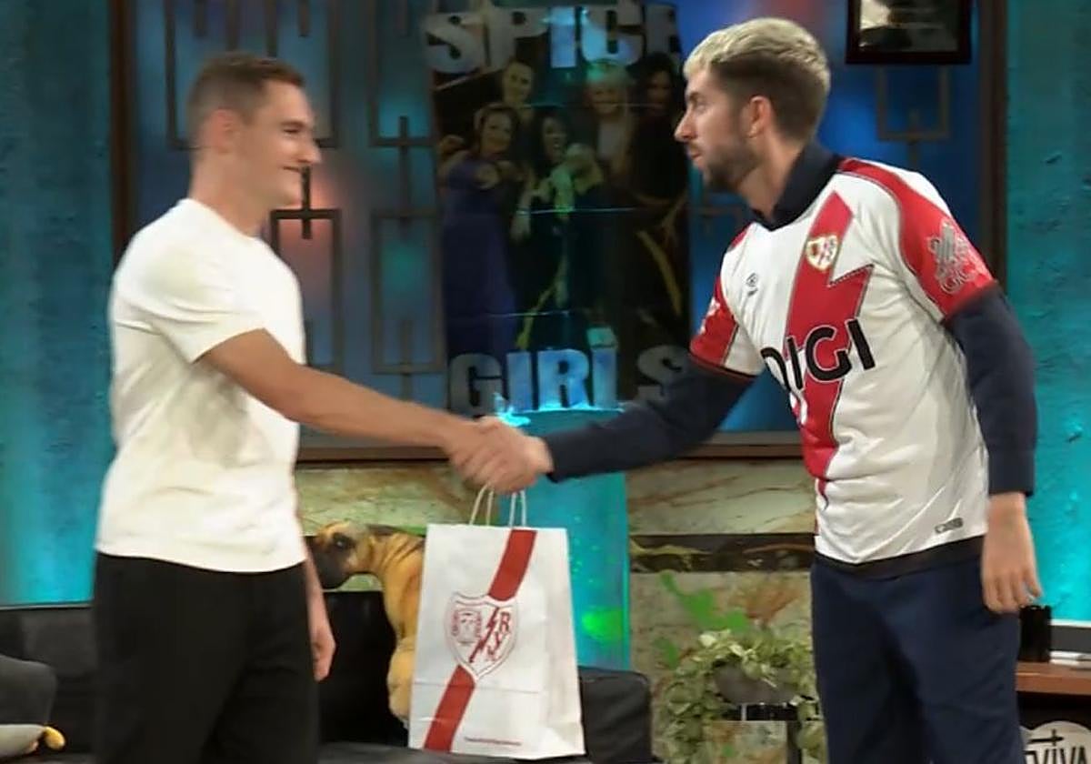 El futbolista de la selección que solo jugaba en el frontón de su pueblo hasta los 14 años: «Me vino bien»