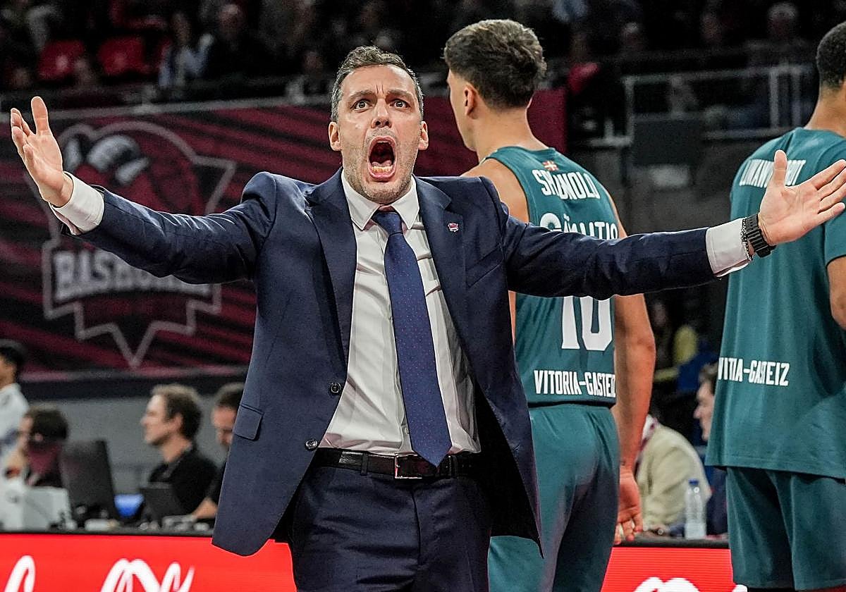 Galbiati gesticula en un momento del partido.