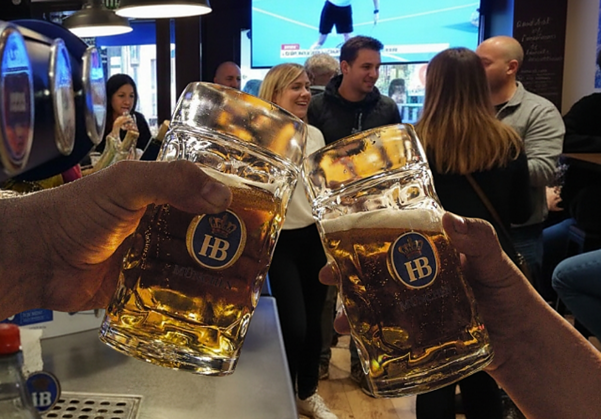 El Bierstube, en Licenciado Poza 50, acoge este jueves una fiesta de la Oktoberfest.