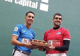 Zabala y Ezkurdia, con el material seleccionado para la semifinal del Cautro y Medio.