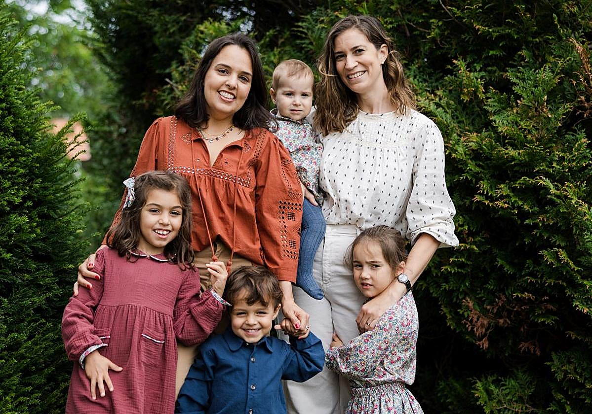 Maite y Ainara, las madres del colegio Europa de Getxo que han creado una firma infantil para vestir a los niños con estilo
