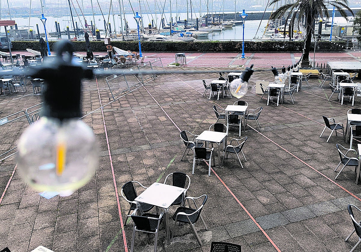 El Puerto Deportivo de Getxo lleva años de capa caída y con la mayoría de negocios cerrados