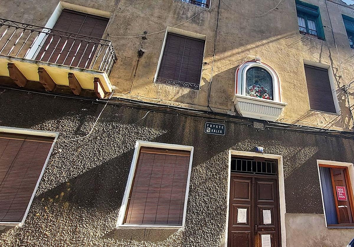 El Ayuntamiento devolverá a su lugar al santo una vez concluyan las actuaciones previstas en la calle San Fausto, sin fecha de inicio aún.