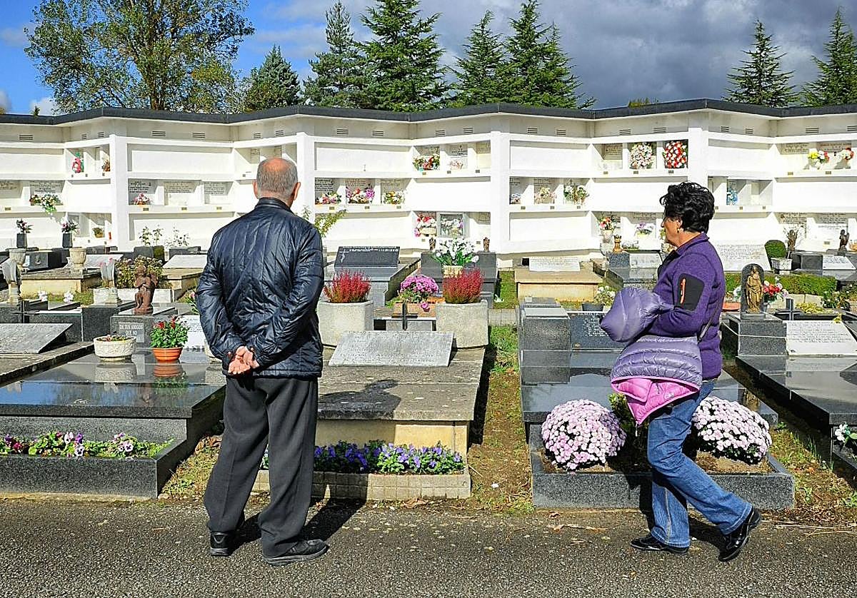 Nichos y panteones del cementerio de El Salvador.