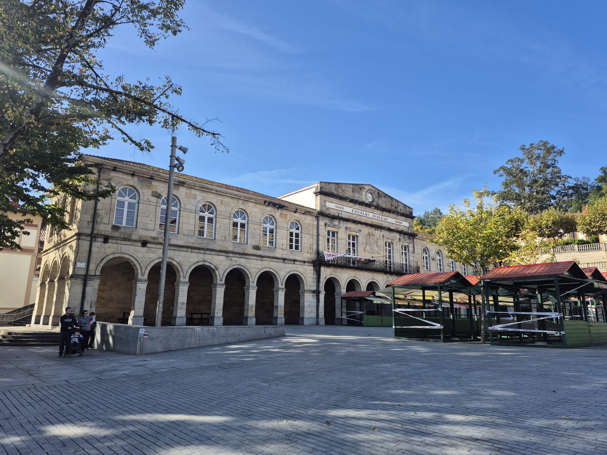 La futura biblioteca de Gernika ocupará el edificio de la antiguas escuelas de niñas del Pasealeku.