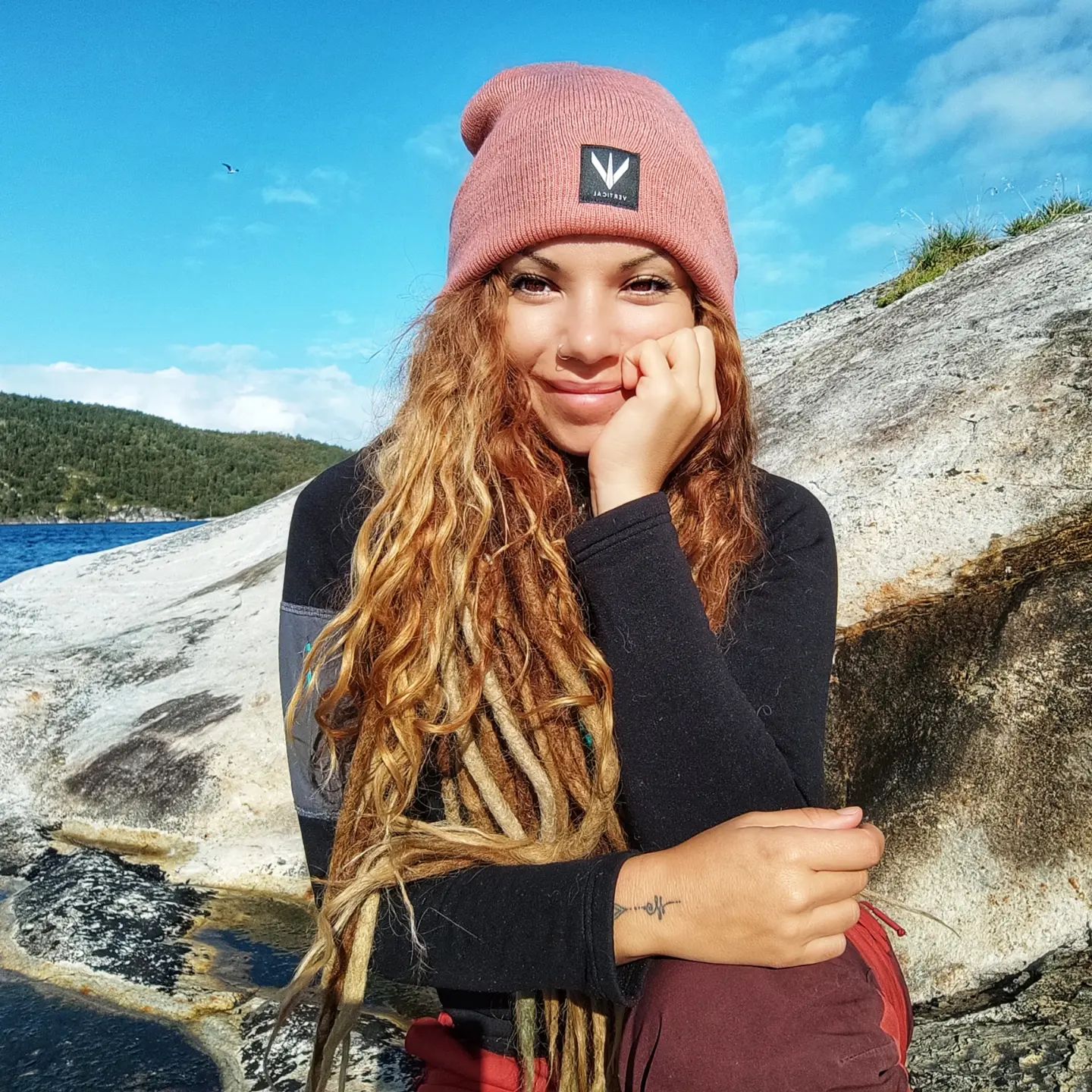 Diana, la vizcaína que ha transformado un minibús en su hogar y recorre el mundo sobre ruedas