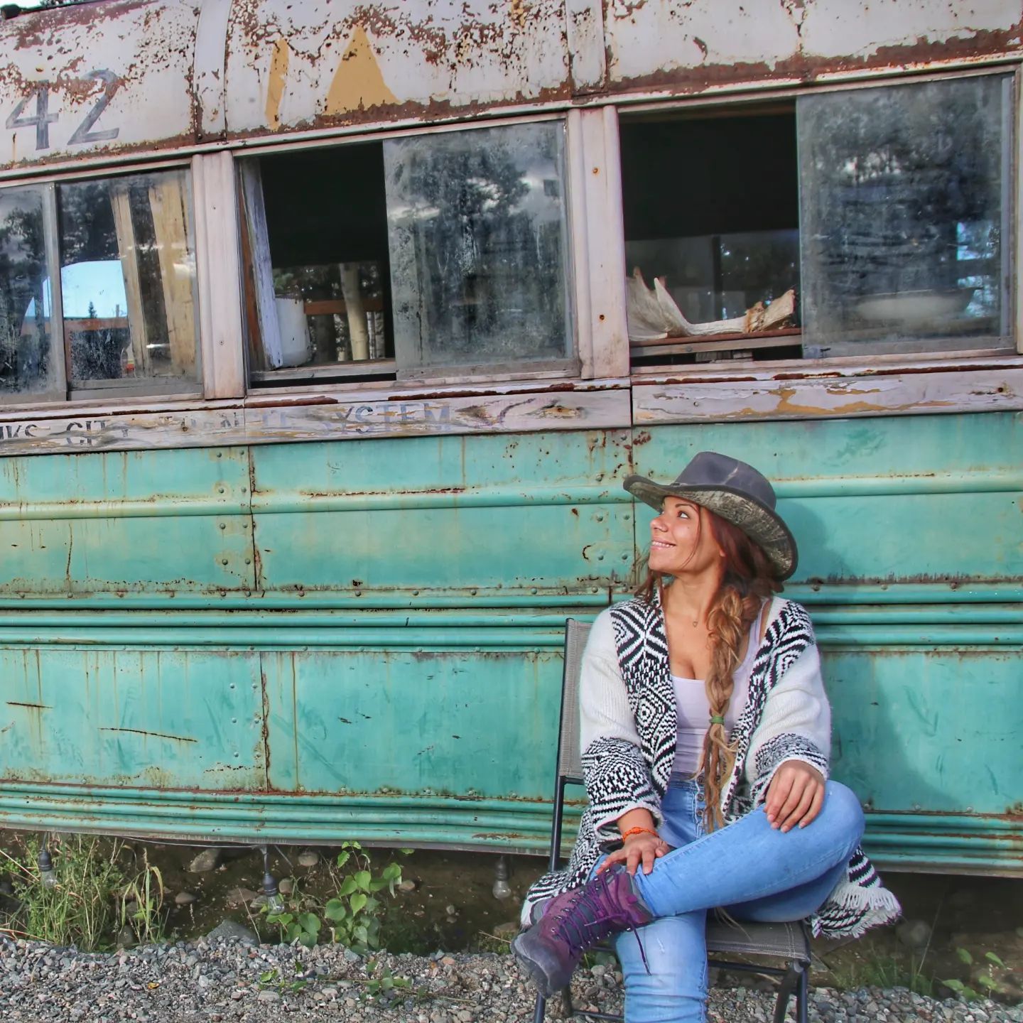 Diana, la vizcaína que ha transformado un minibús en su hogar y recorre el mundo sobre ruedas