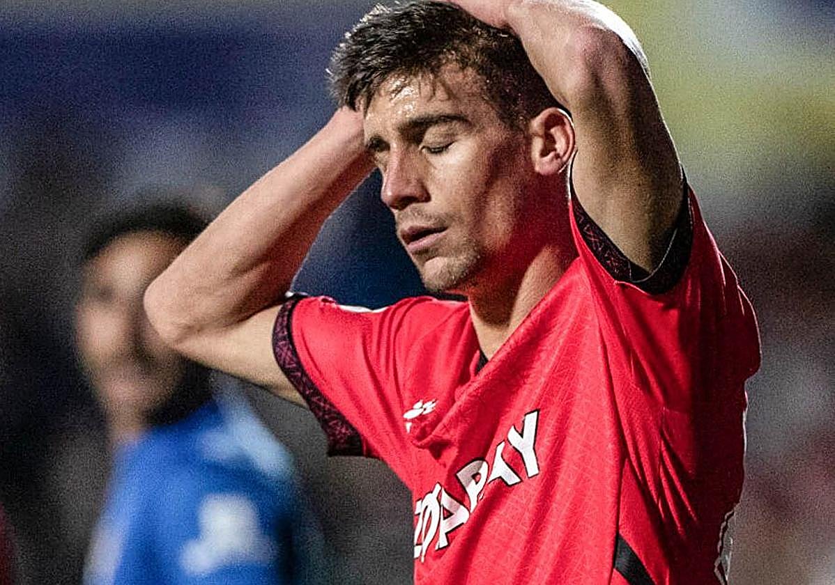 Pere Pons se lamenta durante el partido de la 2021-2022 frente al Linares.