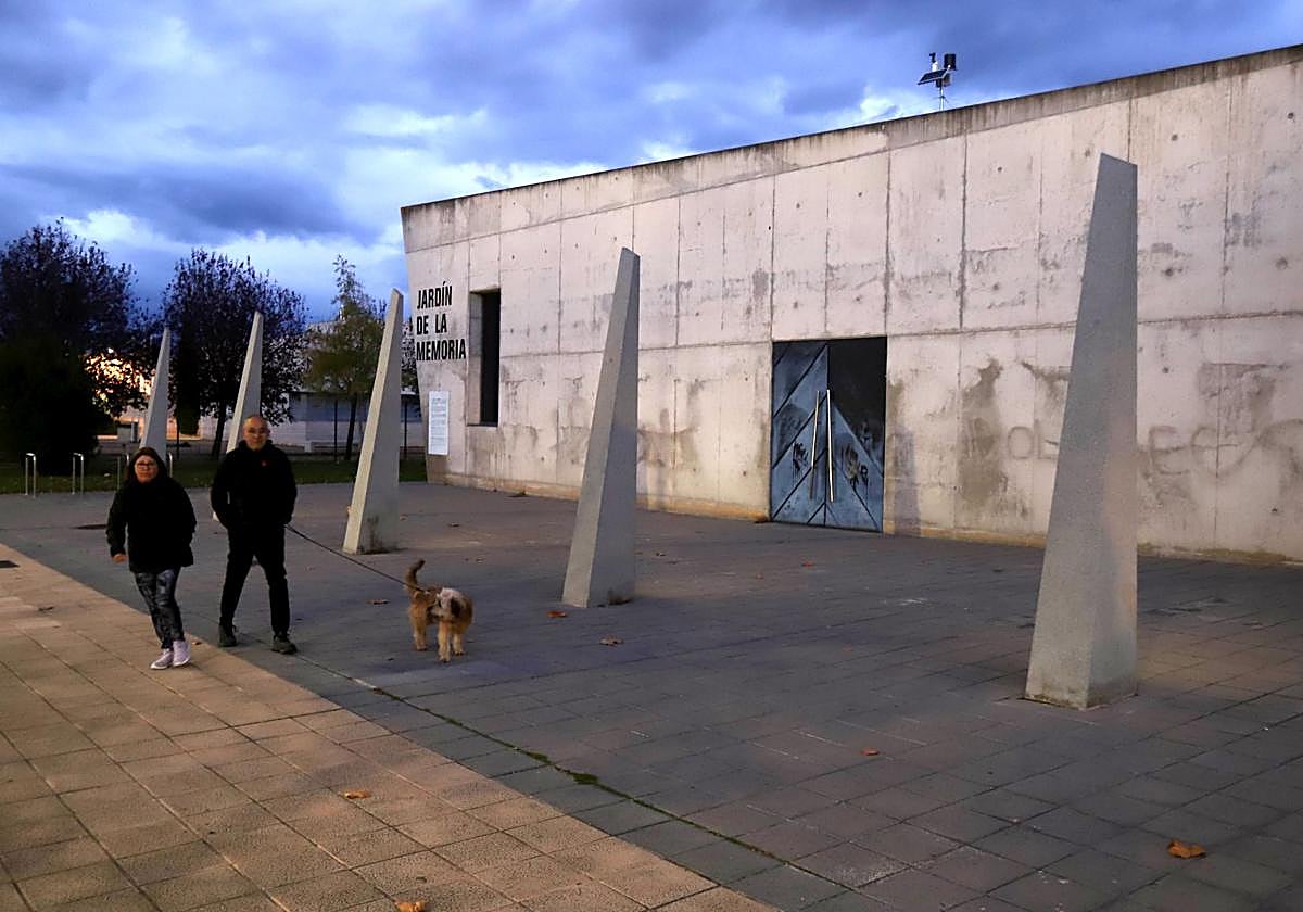 La fachada que mira a Ronda cambiará el gris por el verde.