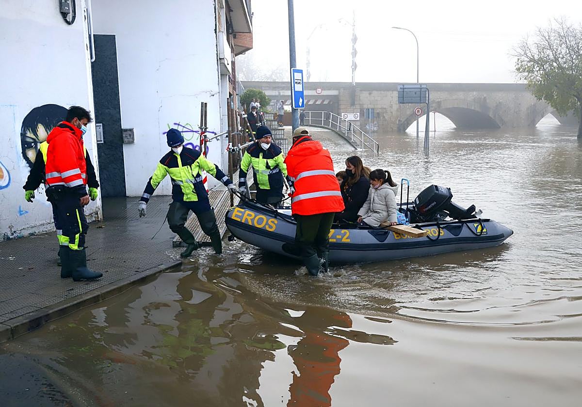 La calles Bilbao y Álava están entre las que primero se inundan una vez cubierta La Arboleda.