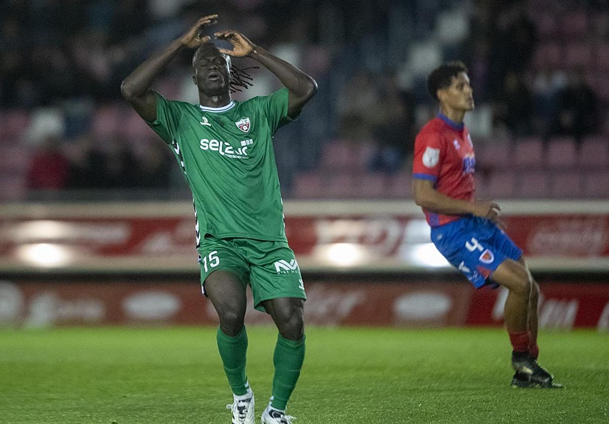 Babá se lamenta tras fallar una ocasión muy clara.