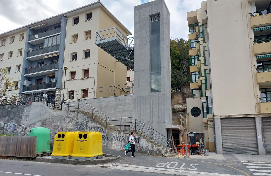El ascensor del barrio Kamiñazpi de Ondarroa estará operativo a lo largo de noviembre.