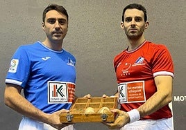 Peiro Etxeberria y Altuna III, con el material escogido.