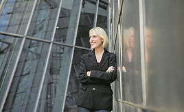 Miren Arzalluz, en el exterior del Guggenheim.