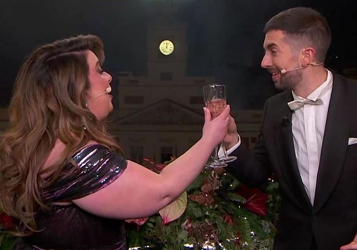 Gabriel Rufián y Vito Quiles; Simón Pérez y Silvia Charro; Alonso y Lobato... trolean a TVE en su encuesta para las Campanadas