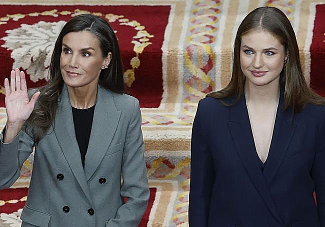 La Reina Letizia y la princesa Leonor, en la reciente entrega de los premios Princesa de Asturias en Oviedo.