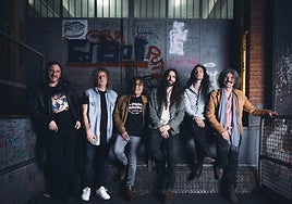 Iñaki «Uoho» Antón junto a los demás integrantes de REBOTE