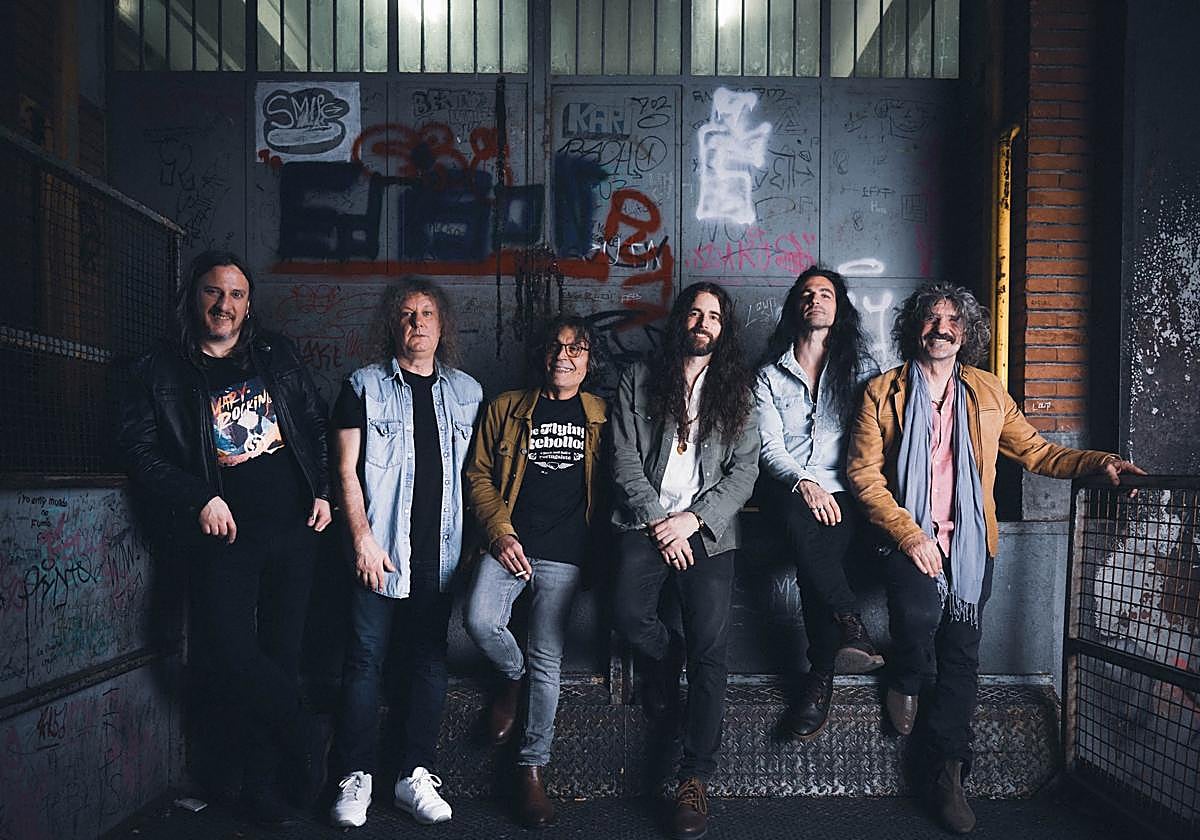 Iñaki «Uoho» Antón junto a los demás integrantes de REBOTE