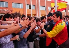 El bulo de Vito Quiles para cancelar su acto en Pamplona: «La Policía ha interceptado 16 cuchillos en dos autobuses de Bilbao»