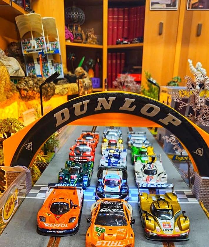 Imagen secundaria 2 - «En el mundo del &#039;scalextric&#039; también importa el honor»