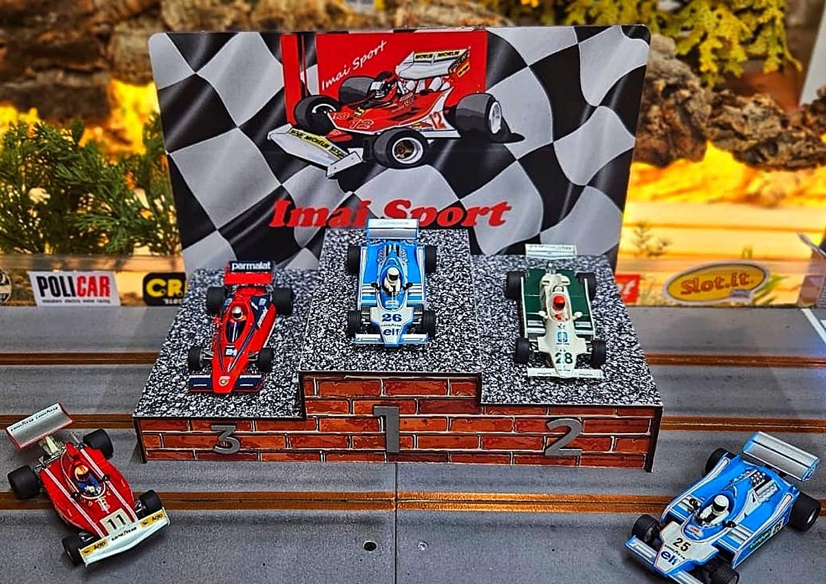 Imagen secundaria 1 - «En el mundo del &#039;scalextric&#039; también importa el honor»