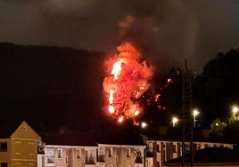 Las llamas a última hora del viernes.