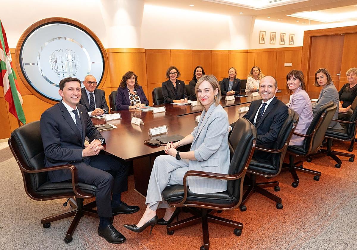 Reunión del Consejo Vasco de Finanzas en que están diputaciones y Gobierno vasco